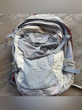 https poshmark.com listing osprey-fairpoint-backpack-5ada027efcdc31abea163e36 Osprey Fairview 40L Women's Travel Backpack on size restrictions for most airlines (22h x 14w x 9d in at 3.48 lbs.) OSPREY Backpacks for Men on